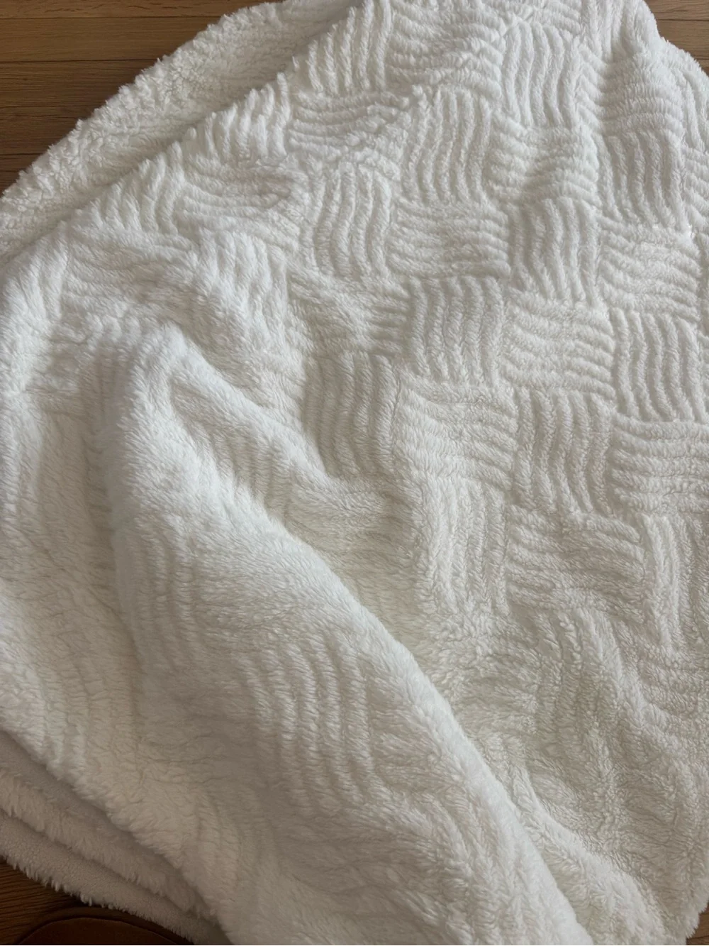 Life Comfort 60” x 72” White Off White Faux Fur Fuzzy Throw Blanket